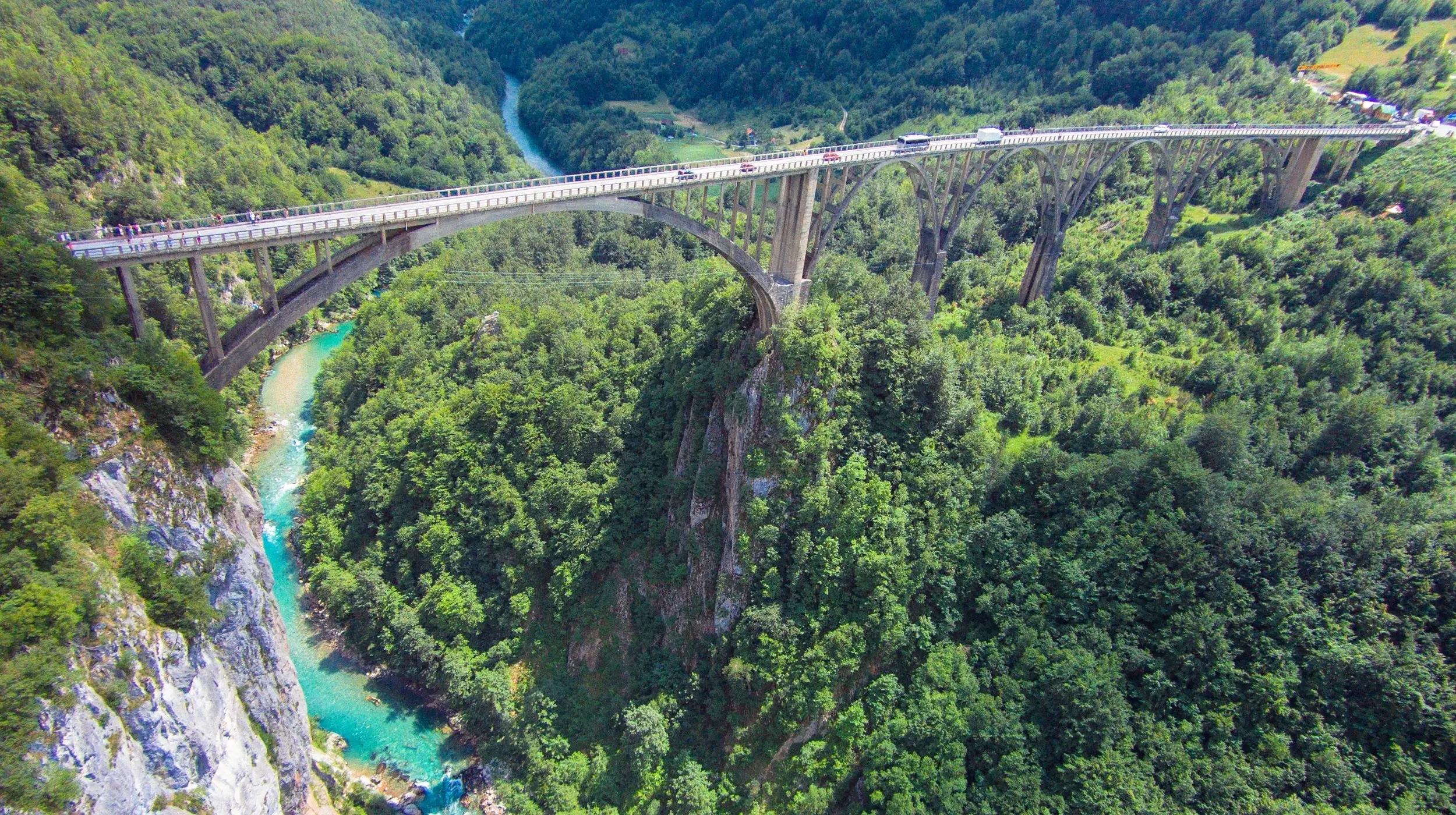 Tara Canyon – Rafting & ziplining