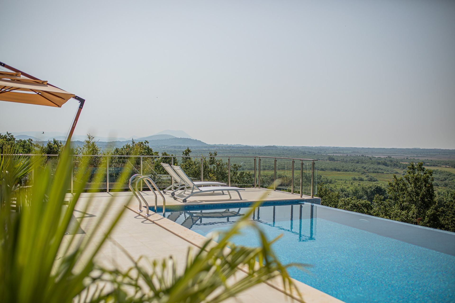 Infinity Pool mit Panorama-Aussicht